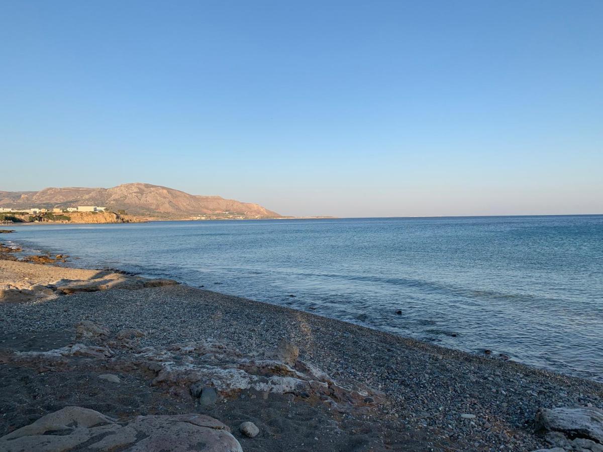 Blue Sea Villa & Apartments Makrýgialos Eksteriør billede